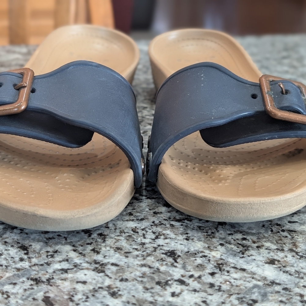 Crocs Women’s Slide Sandals W9 Navy Buckle Comfort Casual Summer Shoes - Picture 4 of 10
